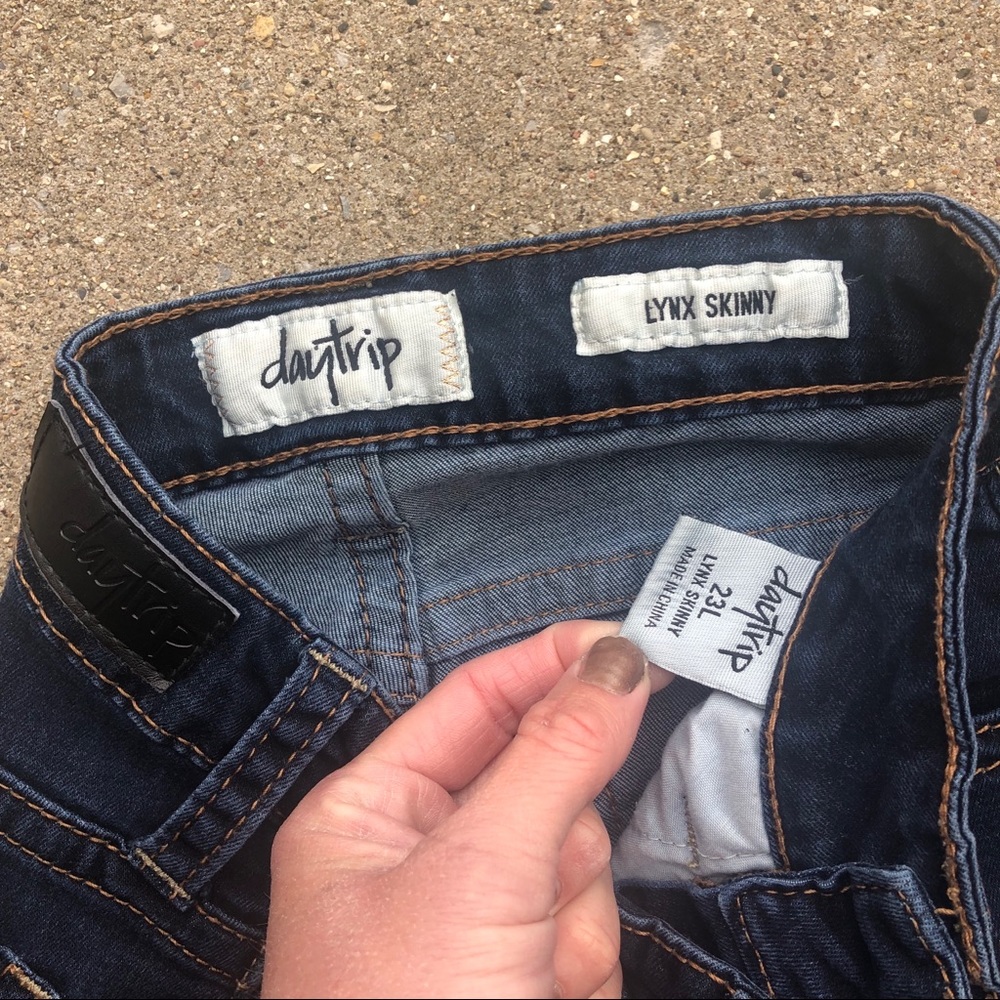 Daytrip Skinny Jeans Size 23 - Picture 4 of 6